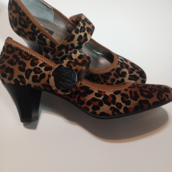 Array Suede Leopard Mary Jane Pumps SZ 7.5M - Picture 7 of 10